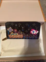 NEW LOUIS VUITTON Christmas 2020 Vivienne Monogram Zippy Wallet AUTHENTIC
