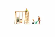 Noch 15589 HO/OO Gauge Grandparents (2) Grandchildren (3) and Accessories Figure