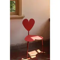 在飛比找蝦皮商城精選優惠-免運 紅色愛心個性椅子藝術凳子創意網紅拍照椅子高顔值 戶外擺