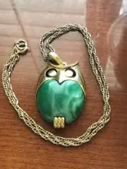 VTG CROWN TRIFARI Gold Tone Owl Pendant Necklace Green Marbled Lucite 20" Chain