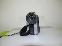 在飛比找Yahoo!奇摩拍賣優惠-SONY DCR-PC330 Mini DV 攝錄機