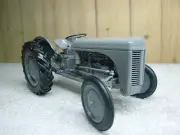 1:16 UH Ferguson TEA-20 Tractor Construction Farm Machine Diecast Model