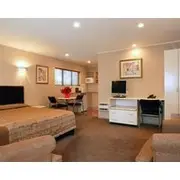 Cornwall Park Motor Inn