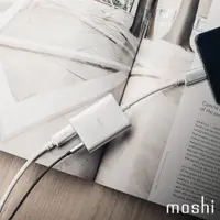 在飛比找PChome24h購物優惠-Moshi USB-C 音樂/充電二合一轉接器