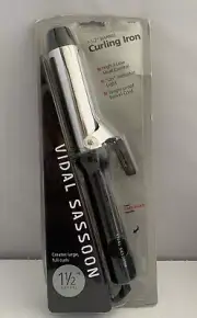 NIP VIDAL SASSOON 1 1/2” BARREL CURLING IRON Soft Touch Handle Full Curls