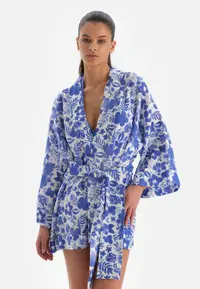 在飛比找ZALORA購物網優惠-Blue - White Kimono, Floral Pr