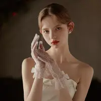 在飛比找Yahoo!奇摩拍賣優惠-~爆款熱賣~新娘蕾絲短款手套法式仙美婚紗手套婚禮晚宴禮物薄紗