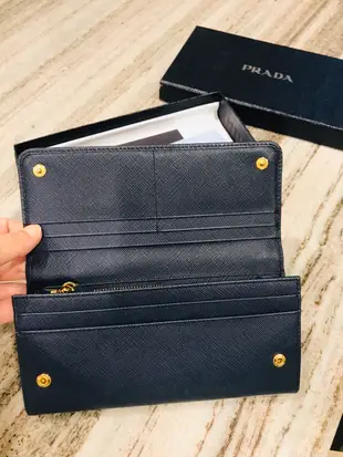 PRADA 深藍色牛皮長夾