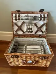 A Little Luxury Picnic Basket Set for 4 Alfresco Wooden w Cooler Insulated Bag
