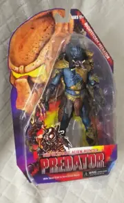 Neca Ultimate Alien Hunter NIGHTSTORM Scarab PREDATOR 8" Figure w/Skull Staff