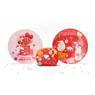 三麗鷗日本限定一番賞Hello Kitty 50週年限定/蘋果派造型抱枕資料夾金屬鑰匙圈方形大抱枕盤子吊飾托盤公仔套票