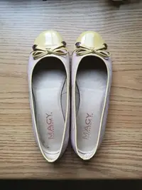 在飛比找Yahoo!奇摩拍賣優惠-專櫃品牌MAGY粉紅色平底鞋