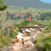 Action Set : Playing at the forest creek HO/OO Gauge Busch 79819