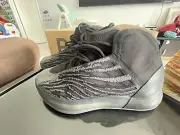 Yeezy Qntm Onyx US size 8.5 BRAND NEW NEVER WORN