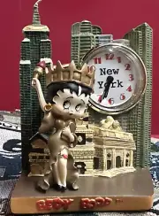 betty boop statue of liberty new york clock