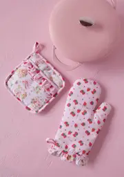 [Dolls Kill X Strawberry Shortcake] Meadow Greeting Oven Mitt Set