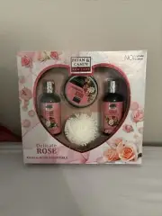 Bryan & Candy Delicate Rose Bath And Body Essentials, Girlfriend Christmas Gift
