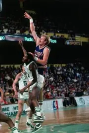 Kent Benson Detroit Pistons shoots over Cedric Maxwell Boston Celt- Old Photo