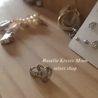 在飛比找蝦皮購物優惠-Roselle Kisses Moon｜🌙純銀 雕花 圓環刻