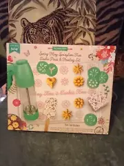 Handstand Kitchen spring fling cookie press frosting 34 piece set,new