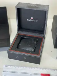 在飛比找Yahoo!奇摩拍賣優惠-原廠錶盒專賣店 豪雅錶 TAG 錶盒 E066