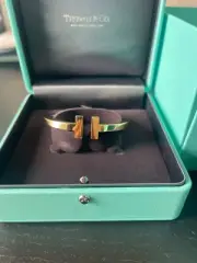 NEVER WORN Tiffany T Square Yellow Gold bracelet 18k (Brand New, never worn)