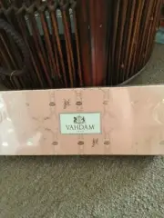 Vahdam teas set ellen be kind box blush assorted best by 11/21 new sealed box