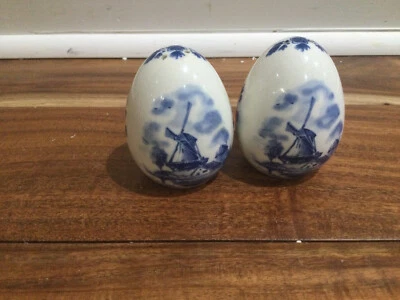 Delfts ? Copenhagen? Windmill egg shaped Salt Pepper shakers excellent!
