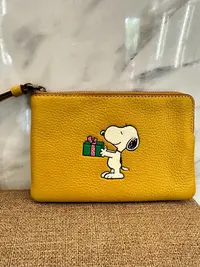 在飛比找Yahoo!奇摩拍賣優惠-*SHIHNA名牌精品* COACH x SNOOPY 史奴