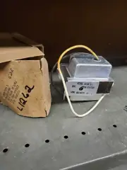 NOS Open Circuit Transformer 25V FOOT MOUNTING AT72E 1070 1