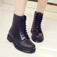 在飛比找ETMall東森購物網優惠-韓國短筒時尚低幫女士馬丁雨鞋