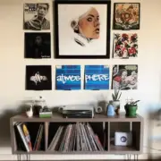 Vinyl Record Wall Mount- 10 Pack| No Wall Damage | Floating Shelf | Black & Whit