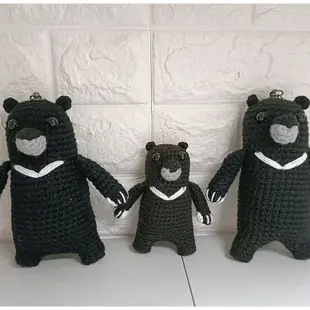 V台灣黑熊(⁠≧⁠(⁠ｴ⁠)⁠≦⁠ ⁠) 鉤針娃娃 小玩偶 吊飾 送禮收藏