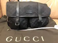 在飛比找Yahoo!奇摩拍賣優惠-Gucci  黑色 布面 滾皮 書包 全新