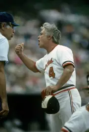 Manager Earl Weaver Baltimore Orioles arguing with the home plate - Old Photo 4