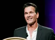 Actor Patrick Swayze accepts the Independent Career Achievement Aw - Old Photo 2
