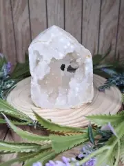 Beautiful Clear Quartz Crystal Cluster Geode Tower 7.2cm 94g Specimen Raw
