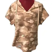 Philosophy Top Women’s Size Medium Camo Short Sleeve Hoodie Kangaroo Pockets NWT
