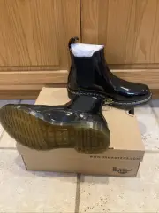 Women's Shoes SIZE 9 Dr. Martens 2976 Leather Chelsea Boots BLACK PATENT LAMPER
