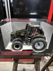 RARE CASE MAGNUM 400 TRACTOR 1/16 Black Chrome Chase Series Ertl MIB 2019