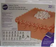 Wilton Industries Inc. 22 Piece Deluxe Tip Cake Cupcake Brownie Decorating Set