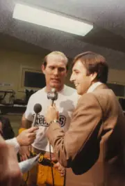 Terry Bradshaw talks to a reporter 1980's NFL Photo