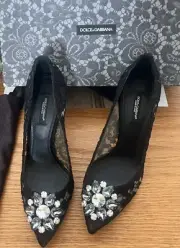 Authentic Dolce & Gabbana Bellucci Lace Pump With Brooche , Size 38 (8) Black