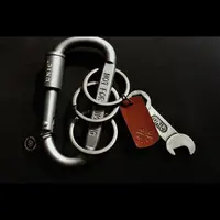 在飛比找momo購物網優惠-【UNIC】UNIC鋁合金扣環鑰匙圈 / 皮革開瓶器鑰匙圈(