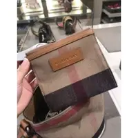 在飛比找蝦皮購物優惠-二手精品 Burberry 經典流蘇帆布+真皮水桶包 現貨