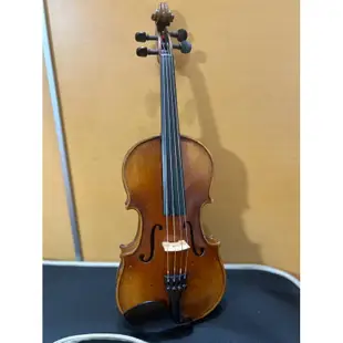 二手13吋中提琴，含弓、琴盒、Dominant 中提琴弦。適合小學進階課程練習。音色屬於進階，面交試琴(誠可議價)