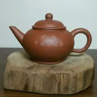 在飛比找蝦皮購物優惠-壺器茶樓 標準壺(請飲中國烏龍茶)<早期宜興原礦綠標紫砂壺 