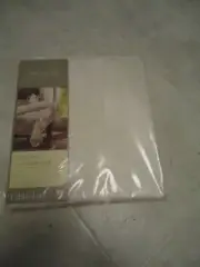 Home Trends Cream Colored Jacquard Lace Tablecloth 52” X 70”