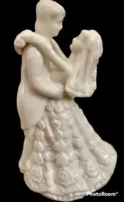 Beautiful Bride and Groom “First Dance”Ceramic Figurine Cake Topper