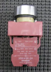 SIEMENS 3SB1400-2A LAMP HOLDER FOR 22MM/30MM PILOT DEVICES 250V 2.5W BA9S SOCKET